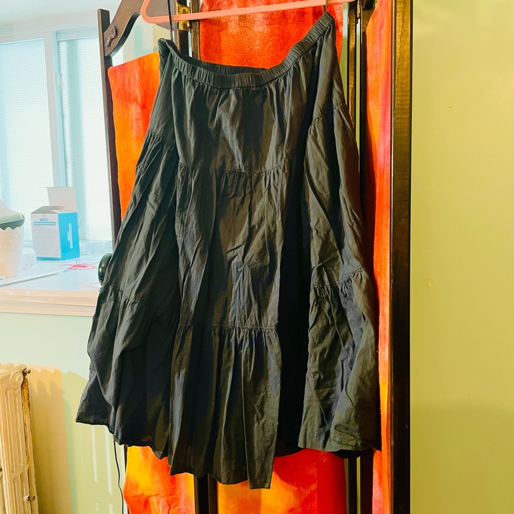 Ellos 22 dark green 3 tier bohemian broomstick skirt